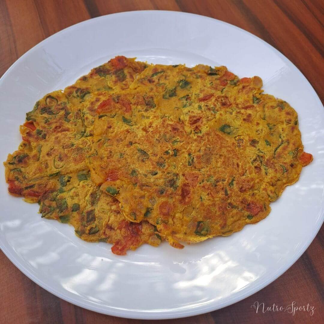 An image of veggie oats cheela on a plate.