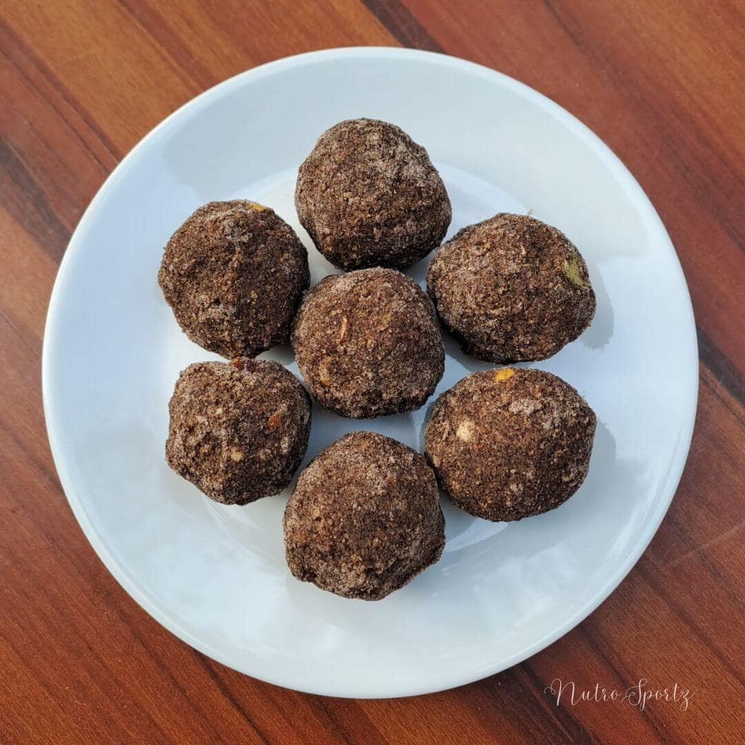 An image of ragi ladoo on a plate.