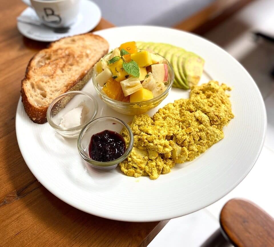 An image showing a balanced meal.